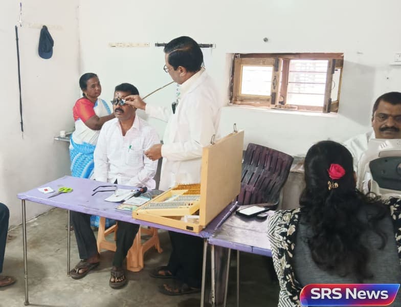 డ్రైవర్లు మరియు క్లీనర్లకు ఉచిత కంటి పరీక్షలు : జిల్లా రవాణా అధికారి జె. శ్రీనివాస్.. 